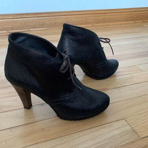 Paul Green size 8 New York bronze metallic bootie